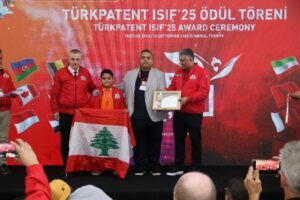 الدكتور موسى سويدان يرفع علم لبنان ذهبياً في معرض إسطنبول للاختراعات 2025