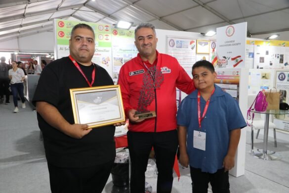الدكتور موسى سويدان يرفع علم لبنان ذهبياً في معرض إسطنبول للاختراعات 2025